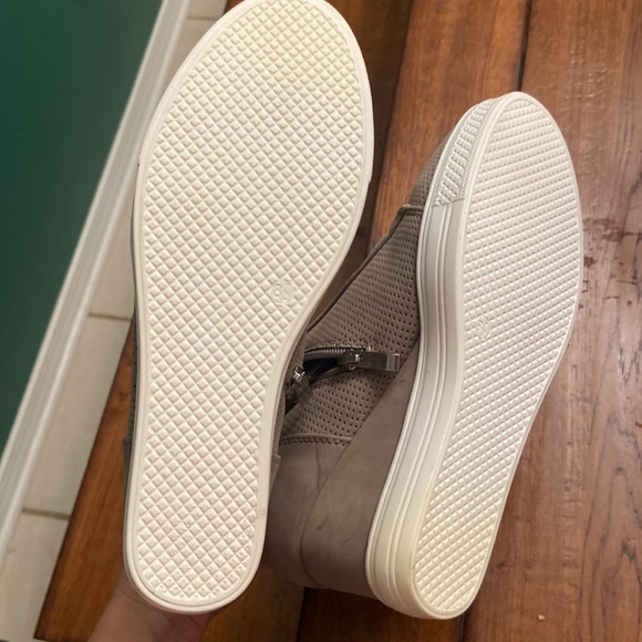 Platform booties - Picture 5 of 5